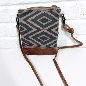 MYRA CROSSBODY